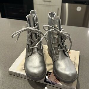 KID DISNEY Sorel Special Edition Boots  *NWOT*